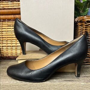 Clarks Black Leather Rounded Toe Heels Classic Design Size 10